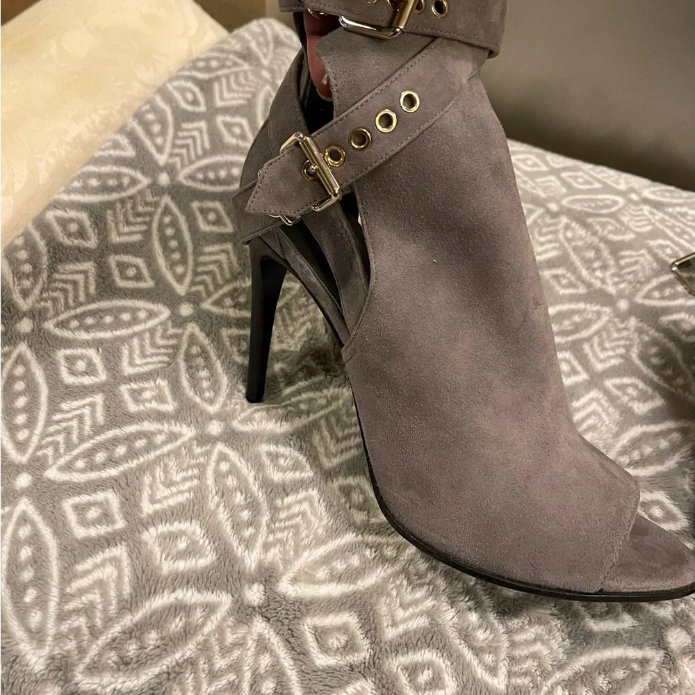 Burberry heels - Picture 7 of 13